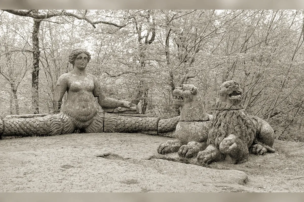 Échidna et les lions, sculpture du parc des Monstres de Bomarzo