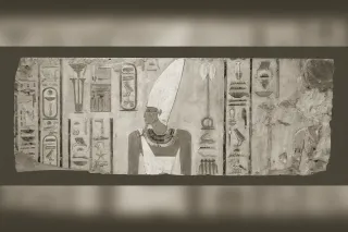 Hathor coiffée du disque solaire entre les cornes de vache, art égyptien classique