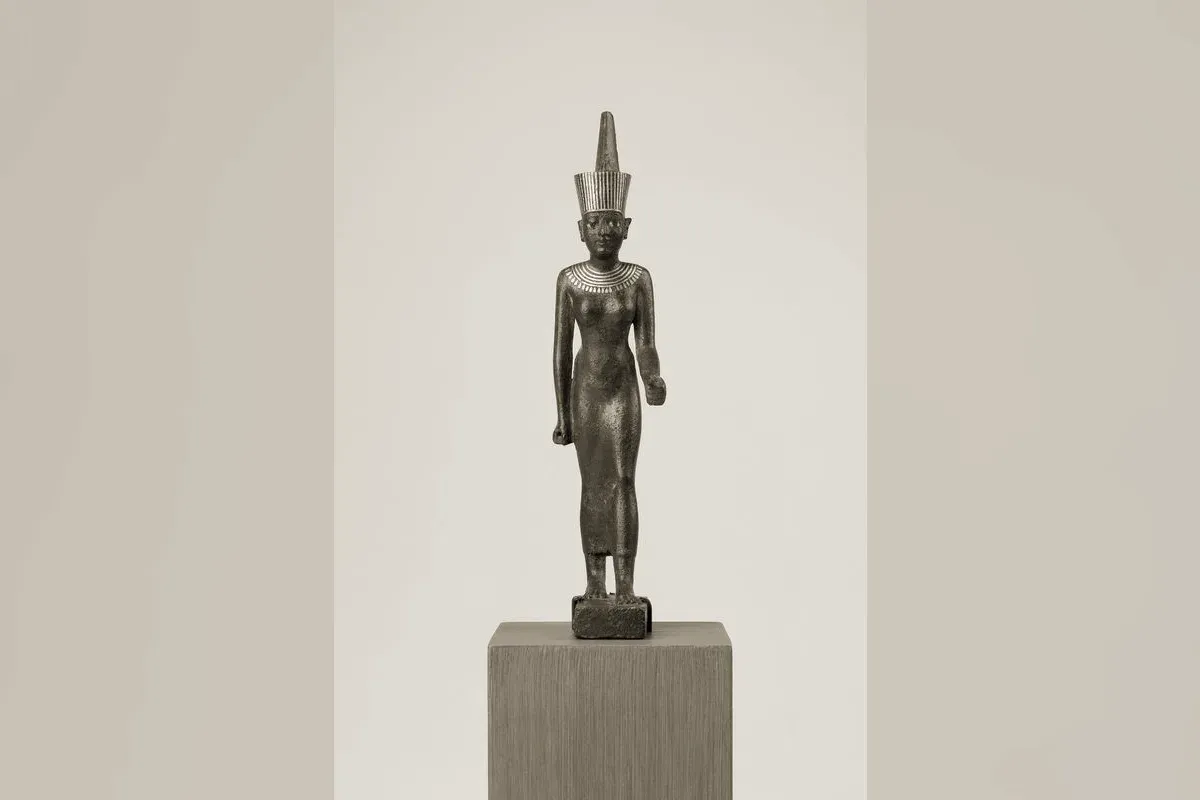 Statuette en bronze de Neith coiffée de la couronne rouge, Metropolitan Museum of Art