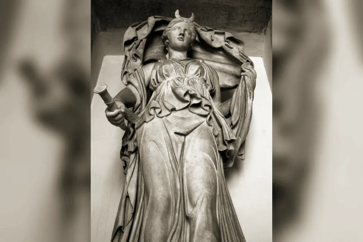 Selene, goddess of the Moon, in ancient art