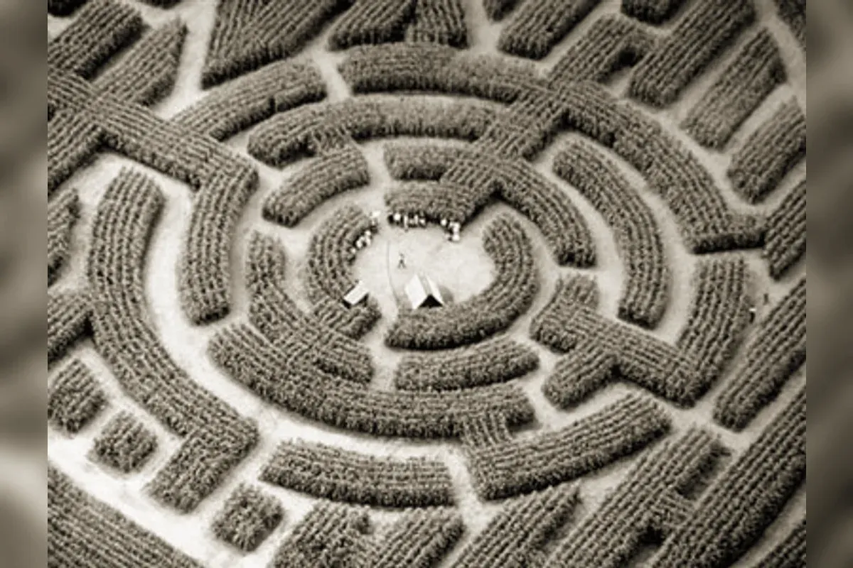 Plan circulaire du Labyrinthe de Crète avec le Minotaure en son centre, mosaïque antique
