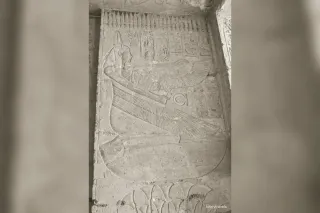 Maât agenouillée, ailes déployées, relief de la tombe de Séthi II dans la Vallée des Rois