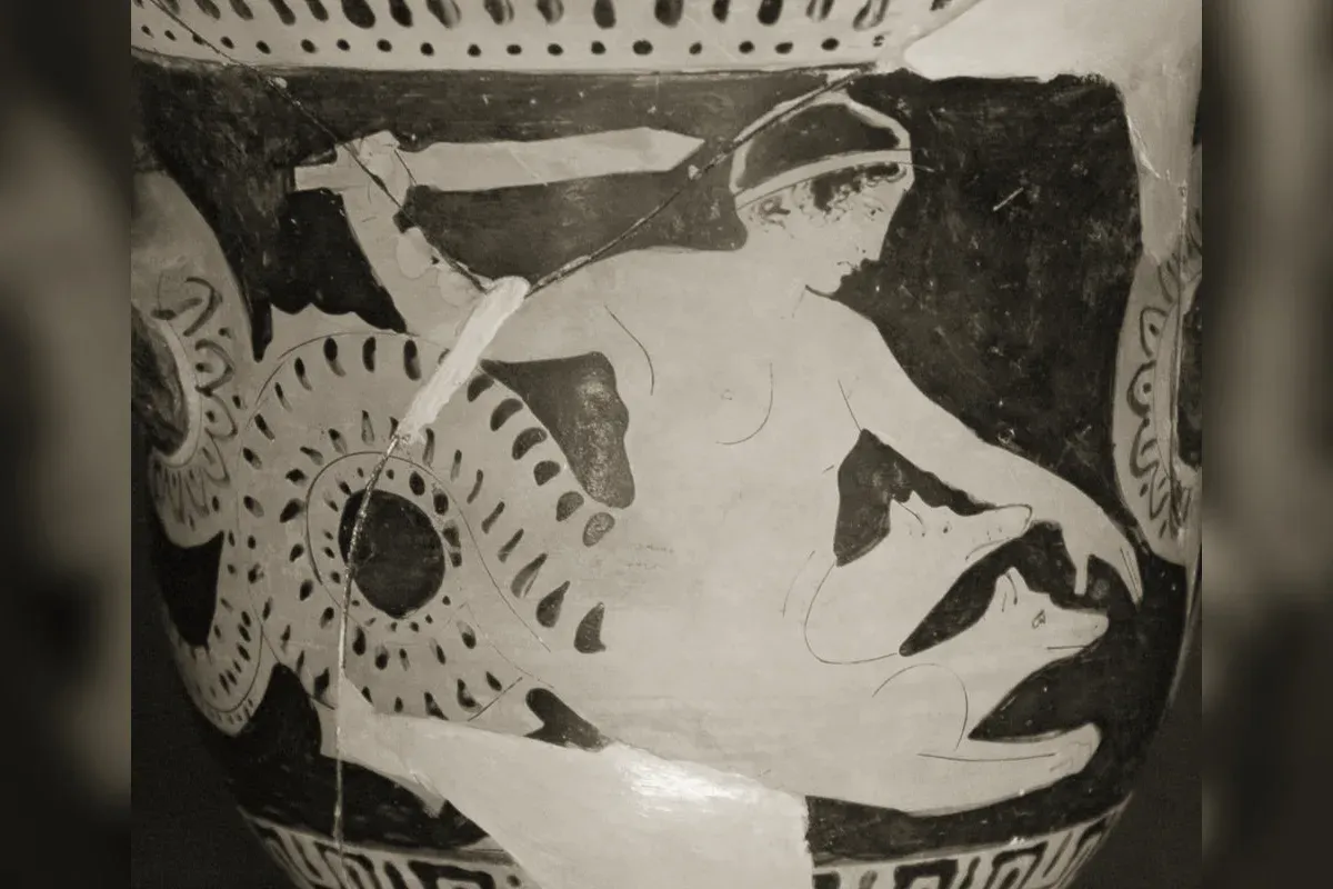 Scylla, monstre marin aux têtes de chien et à la queue de serpent, attaquant un navire, céramique grecque antique
