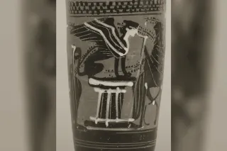 Le Sphinx de Thèbes, créature à tête de femme, corps de lionne et ailes d'aigle, vase grec antique