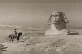 Le Sphinx de Thèbes, créature à tête de femme, corps de lionne et ailes d'aigle, vase grec antique